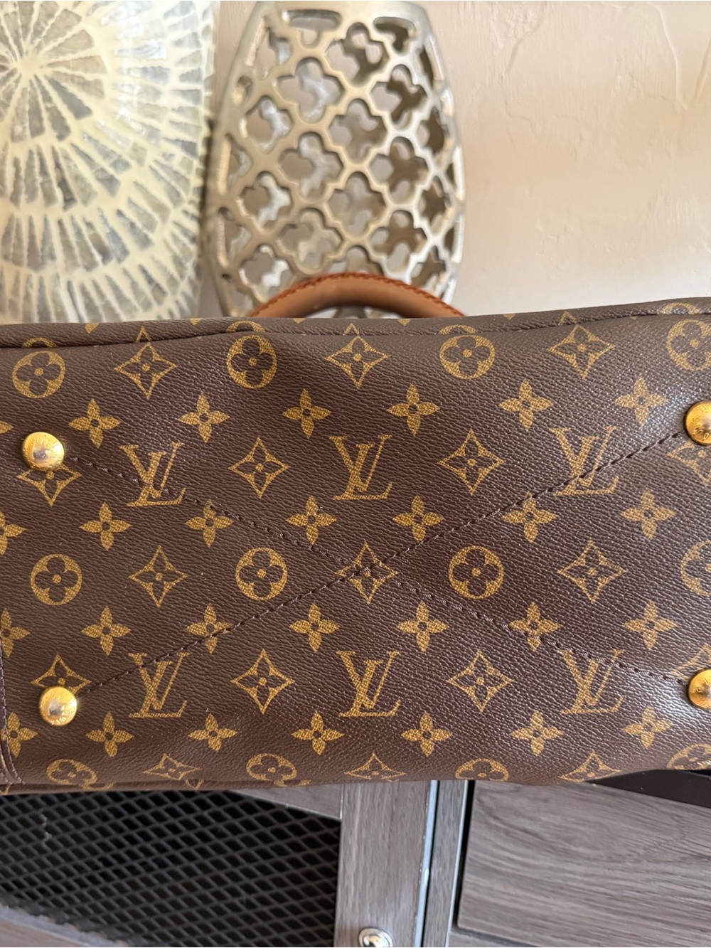 AUTHENTIC Louis Vuitton Artsy Monogram Canvas - Picture 5 of 16